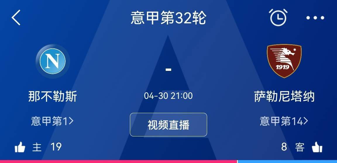 但肩负重任的消防英雄们却仍旧眼光温柔嘴角带笑，有网友评价道：;这才是最美微笑